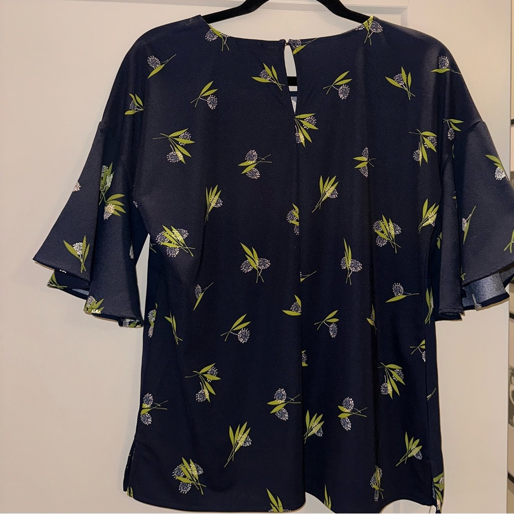 NWT Ann Taylor Navy Floral Trumpet Sleeve Top - Picture 4 of 4